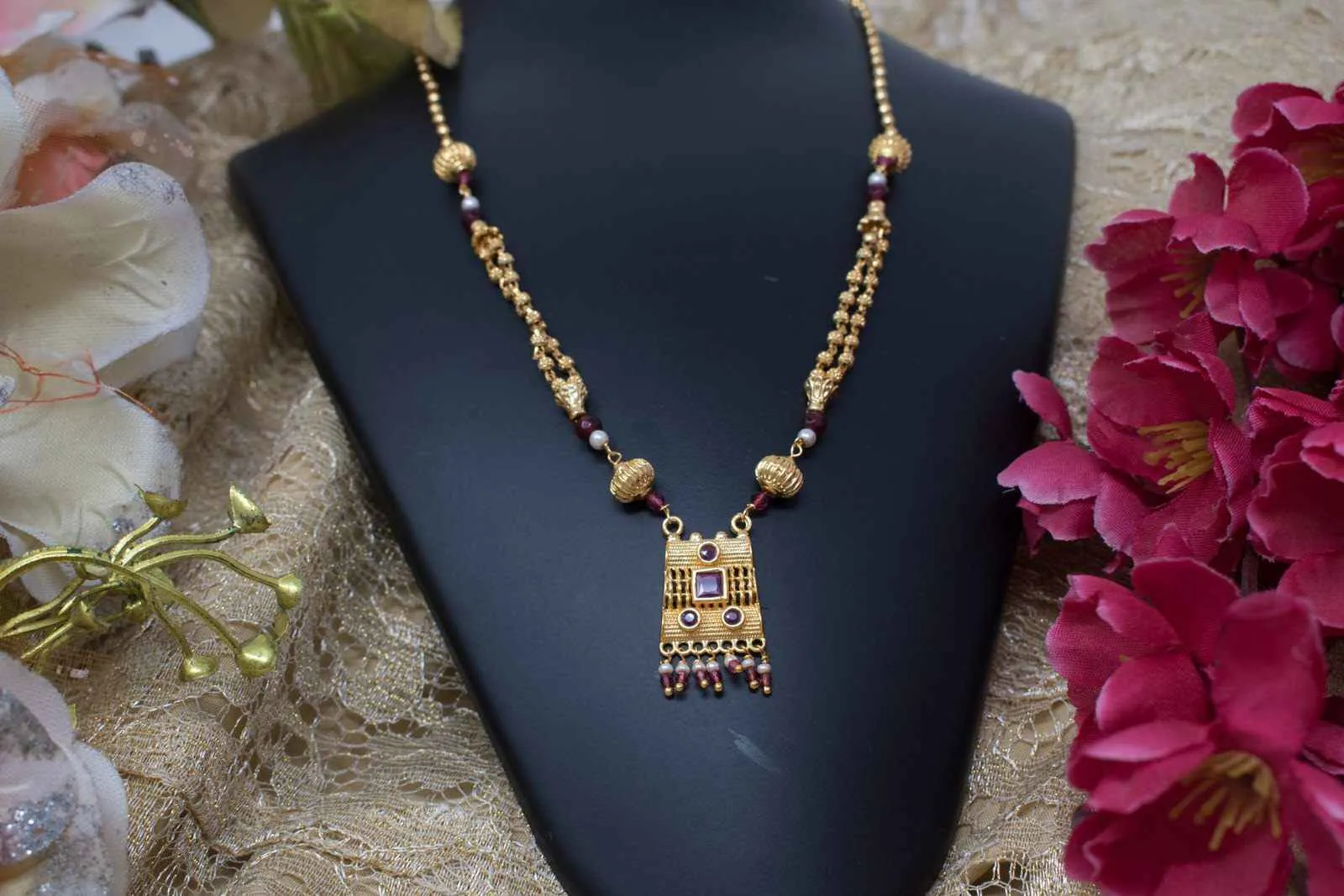 Gilded Rectangle Pendant Jewelry Ensemble