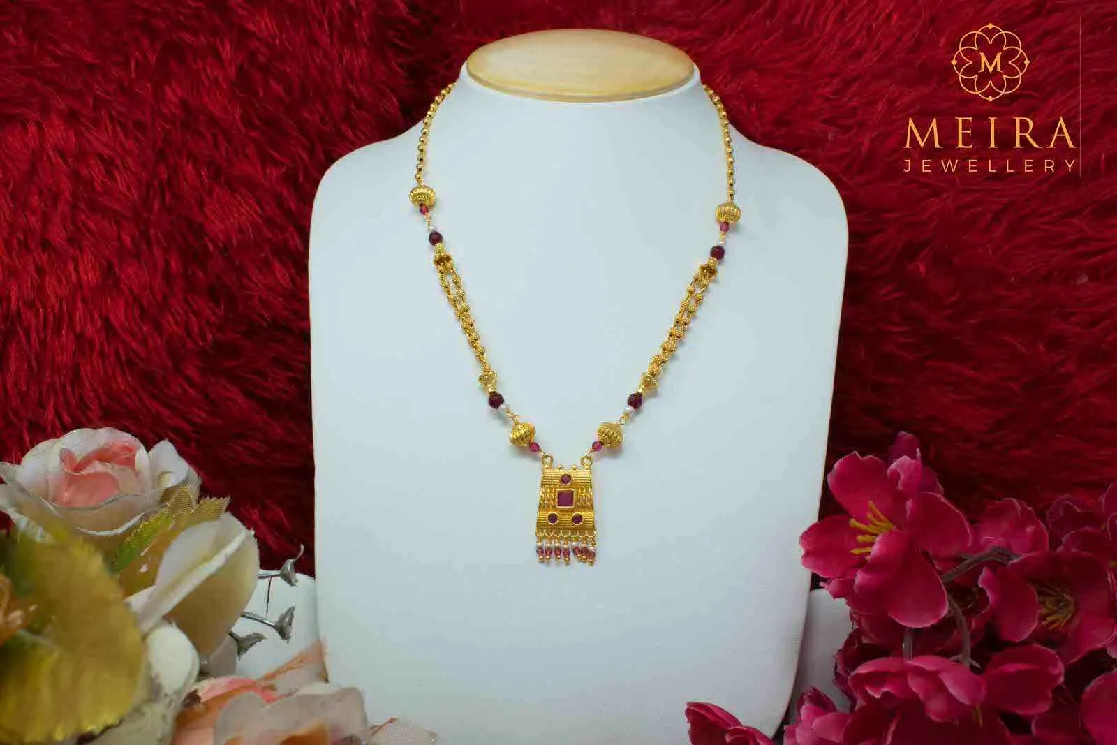 Gilded Rectangle Pendant Jewelry Ensemble