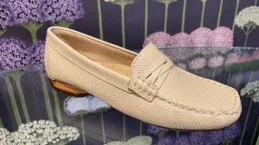 Globo Women's Ascot Leather Slip-On Moccasin Shoes Beige