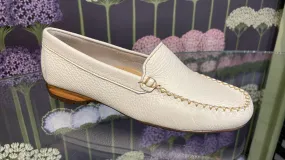Globo Women's Mayfair Leather Slip-On Moccasin Shoes White